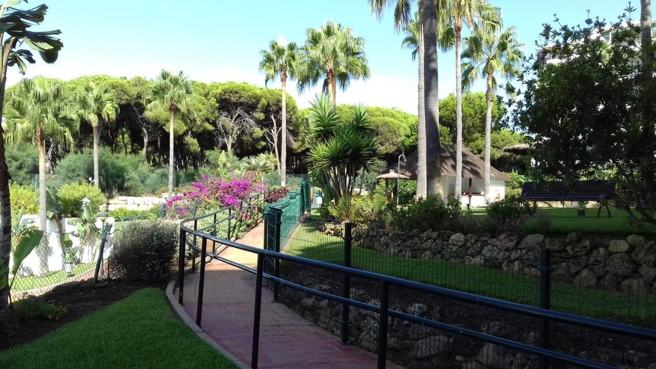 Mi Capricho, Beachfront, Grownfloor, Private Garden & Terrace Sitio de Calahonda Kültér fotó