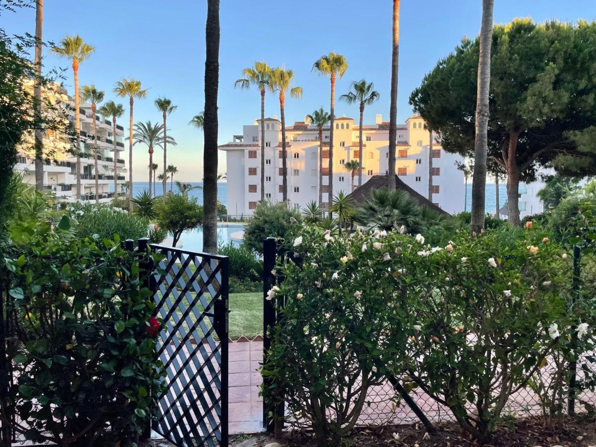 Mi Capricho, Beachfront, Grownfloor, Private Garden & Terrace Sitio de Calahonda Kültér fotó