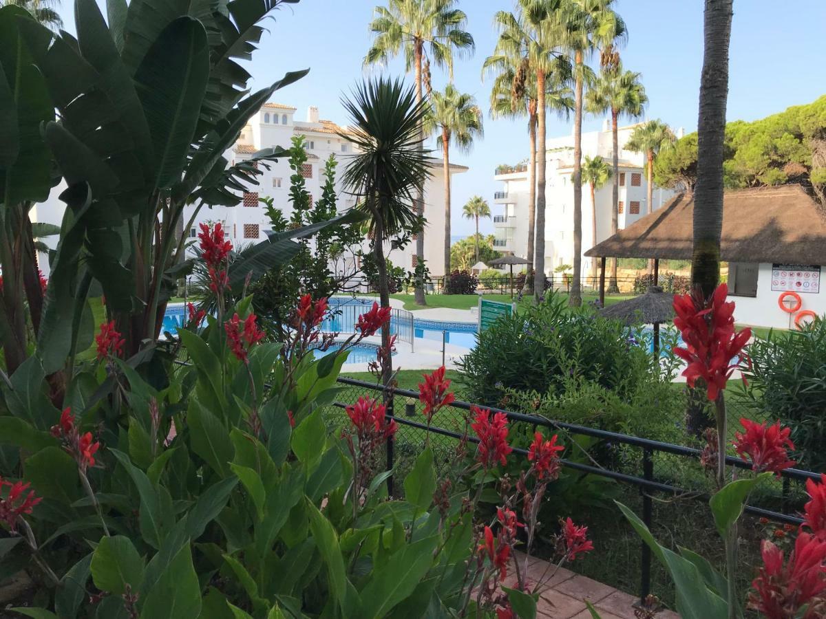 Mi Capricho, Beachfront, Grownfloor, Private Garden & Terrace Sitio de Calahonda Kültér fotó
