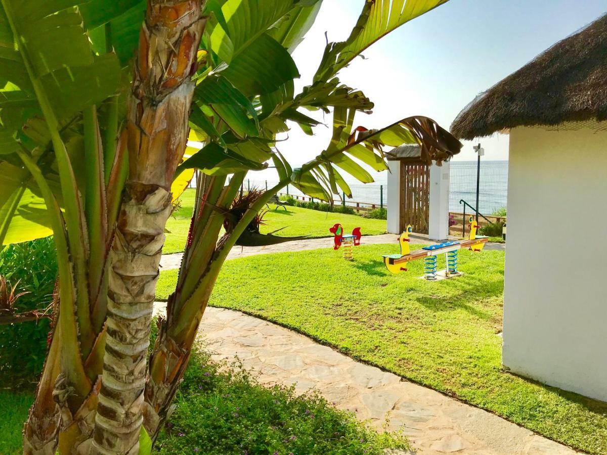 Mi Capricho, Beachfront, Grownfloor, Private Garden & Terrace Sitio de Calahonda Kültér fotó