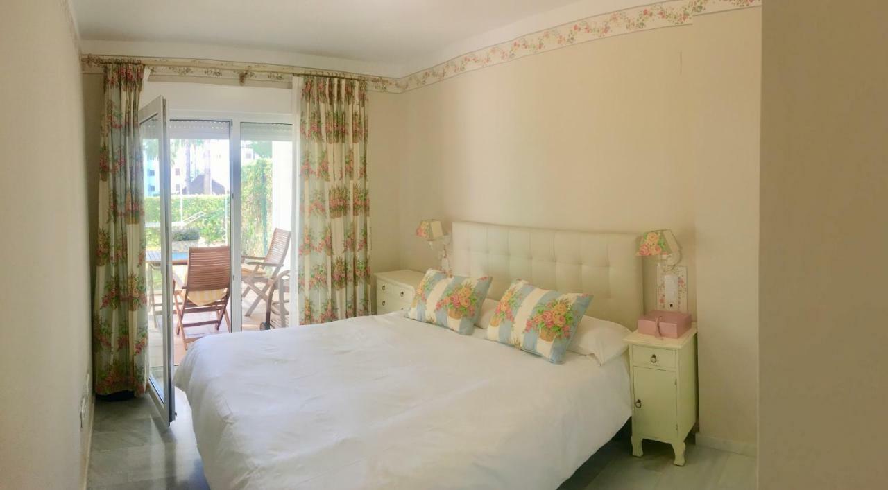 Mi Capricho, Beachfront, Grownfloor, Private Garden & Terrace Sitio de Calahonda Kültér fotó